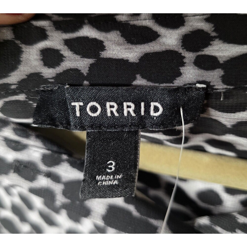 NWT Torrid Sheer Kimono Size 3XL Animal Print Button Tunic Black Gray - Picture 2 of 12